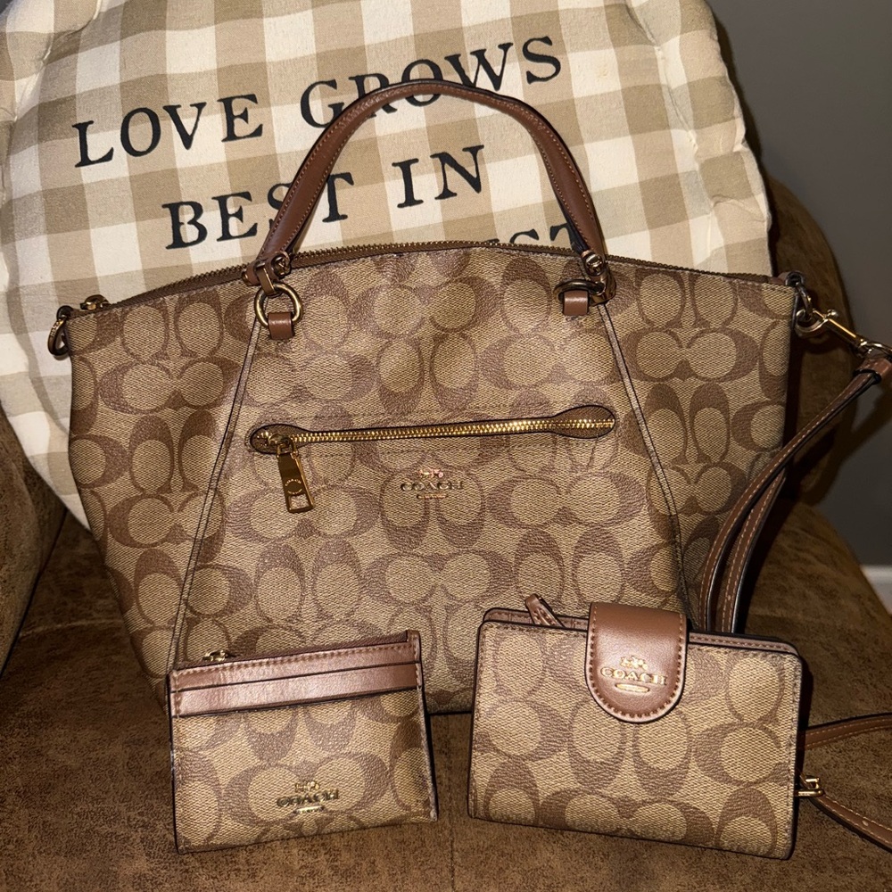 Coach Brown Signature Crossbody Set
